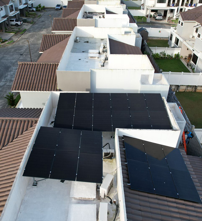 Sistema solar de módulo de tejas negras completas de 10kW en Panamá